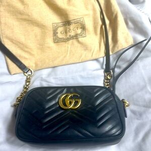 Pre loved Gucci black Marmont small shoulder bag.  It’s in good condition.